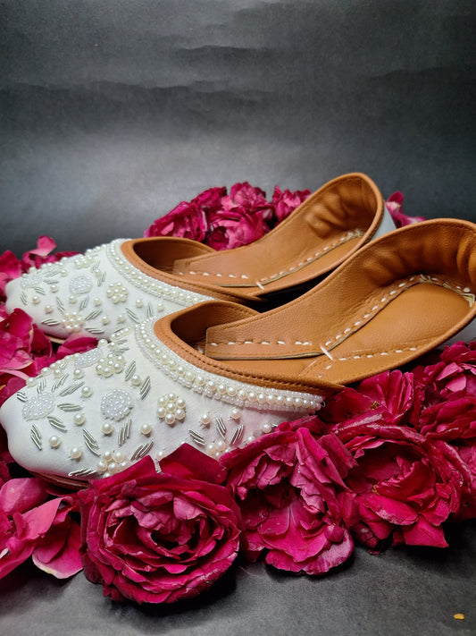 Chandni Safed Khussa