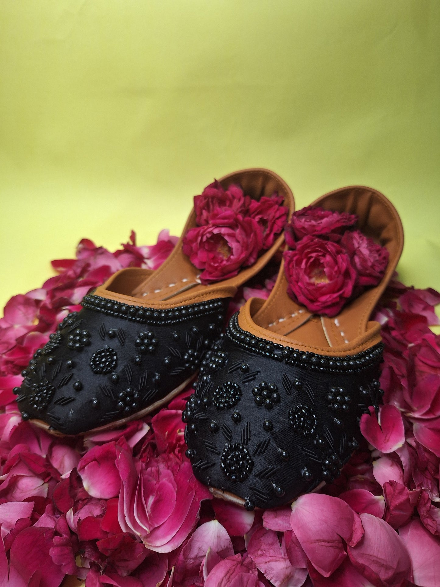 Shabnam-e-Kala Casual Khussa