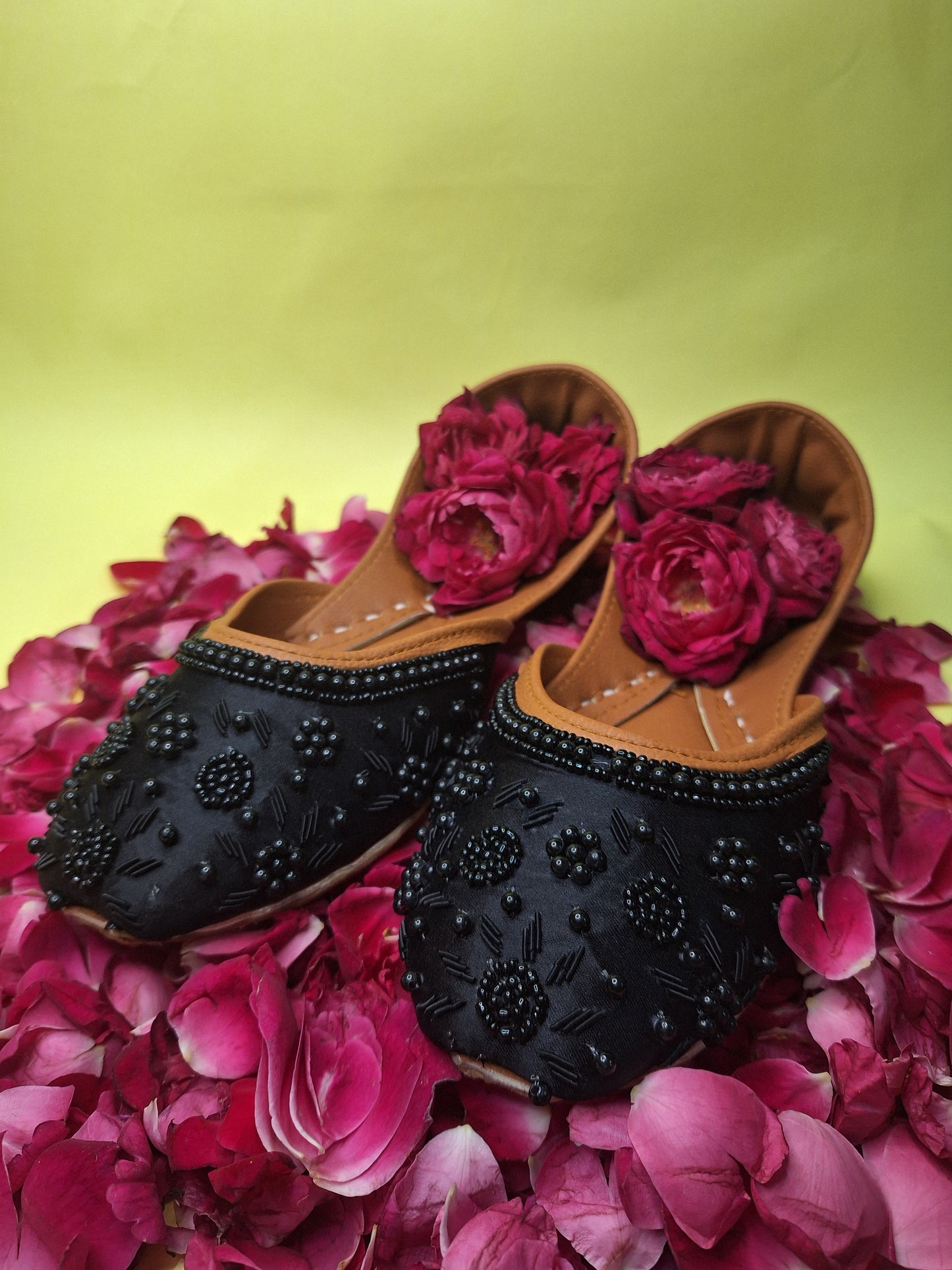 Shabnam-e-Kala Casual Khussa