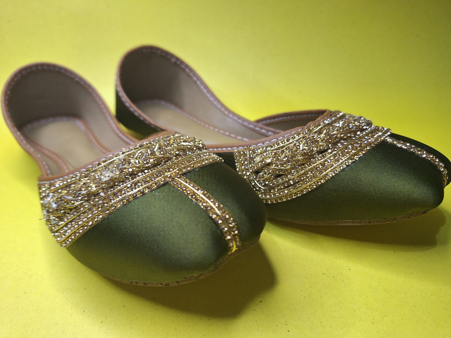 Rang-e-Zevar Khussa Collection