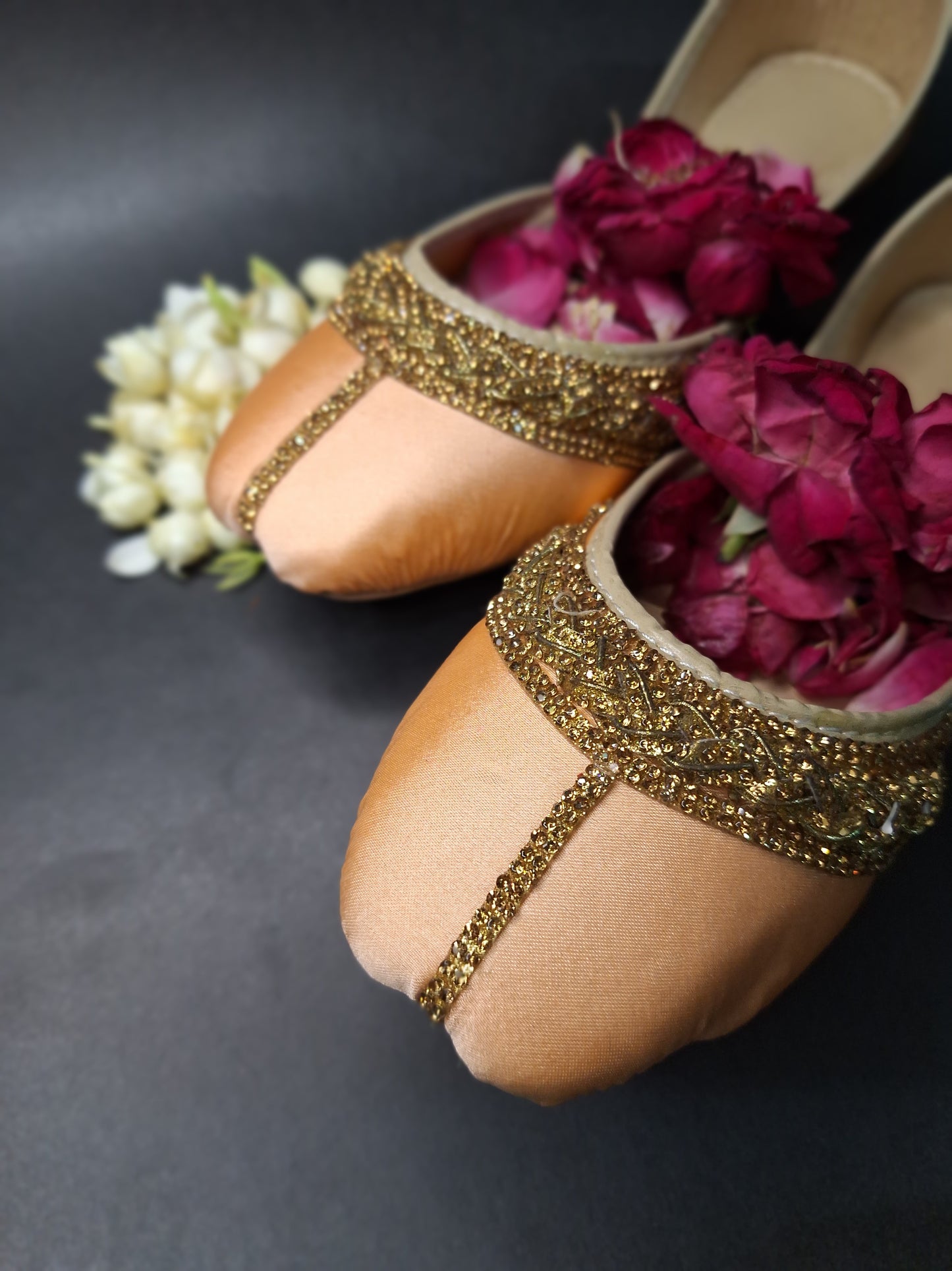 Rang-e-Zevar Khussa Collection