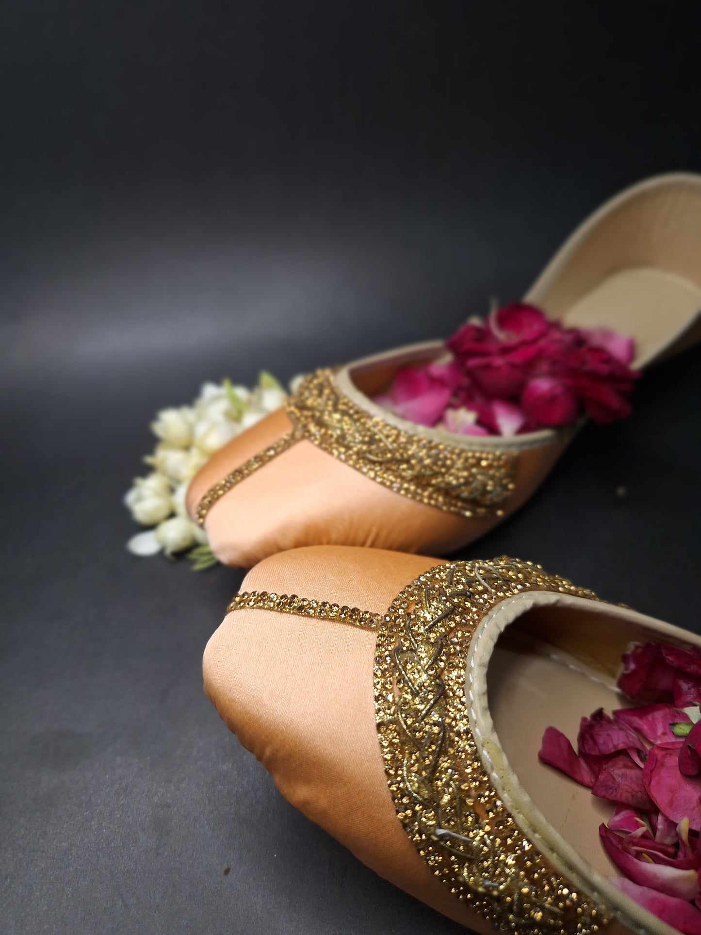 Rang-e-Zevar Khussa Collection