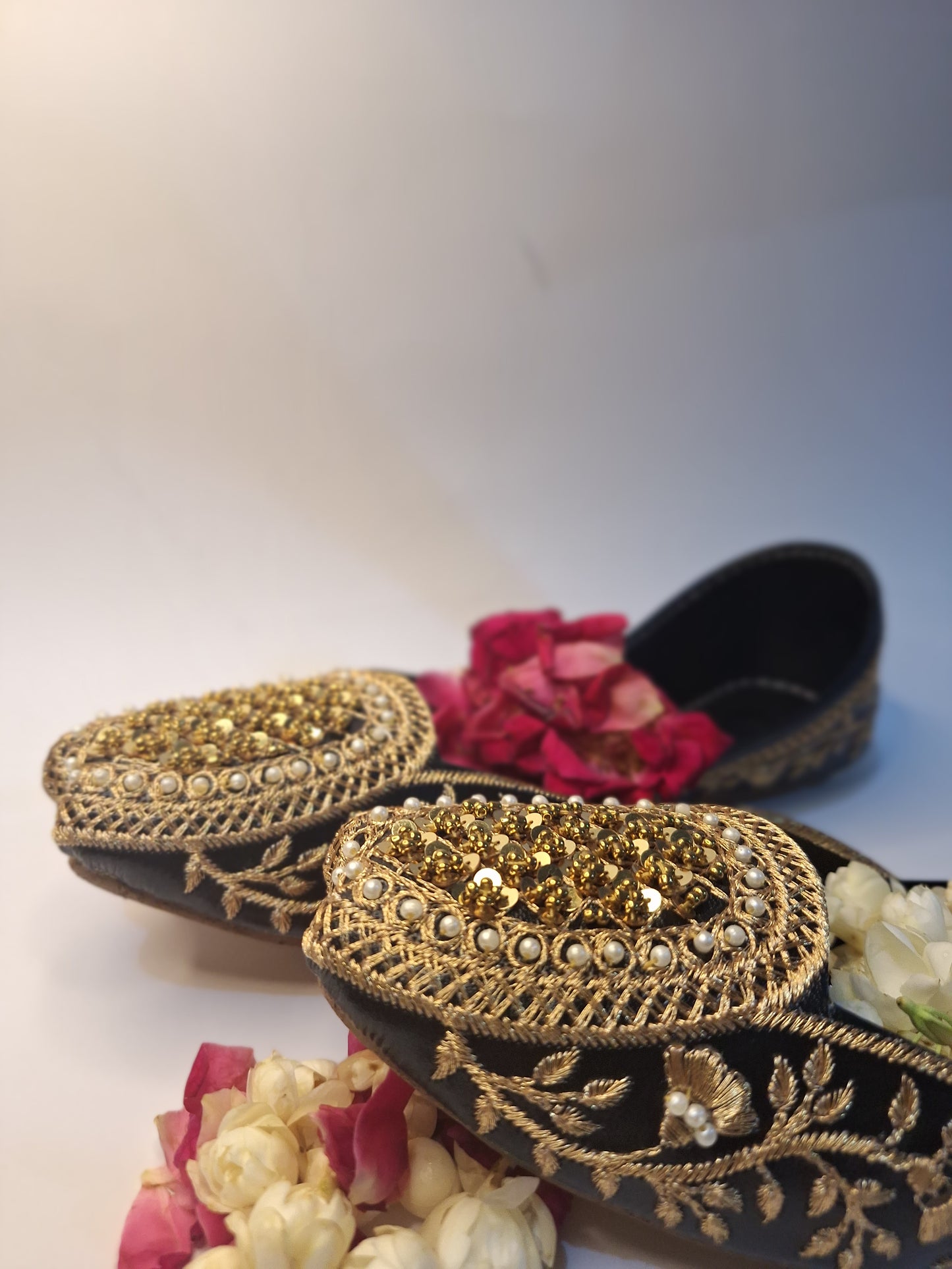 Shahi Zardosi Khussa