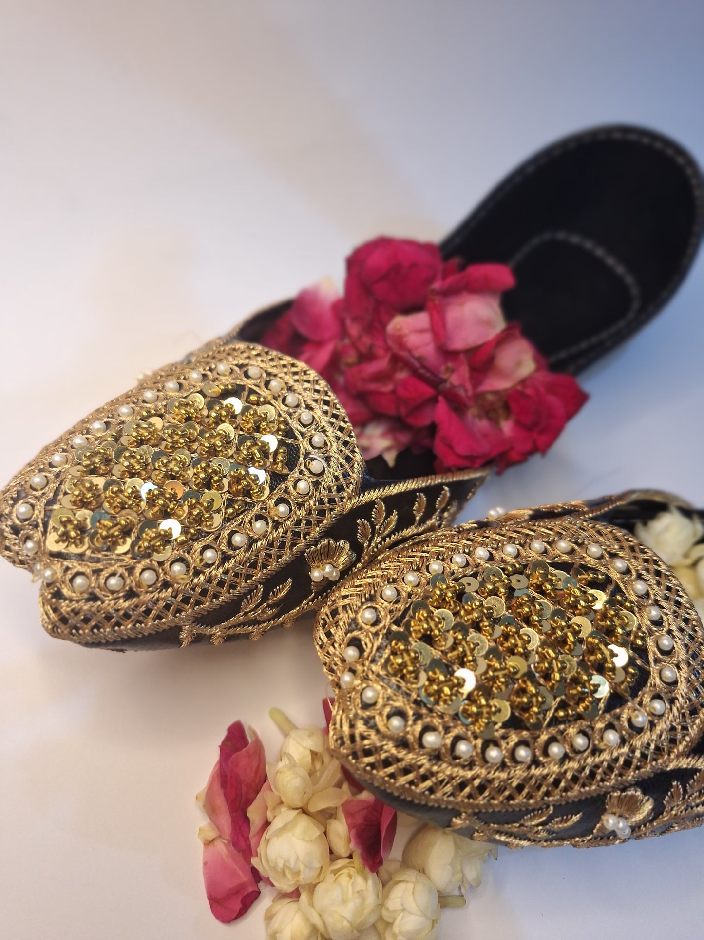 Shahi Zardosi Khussa