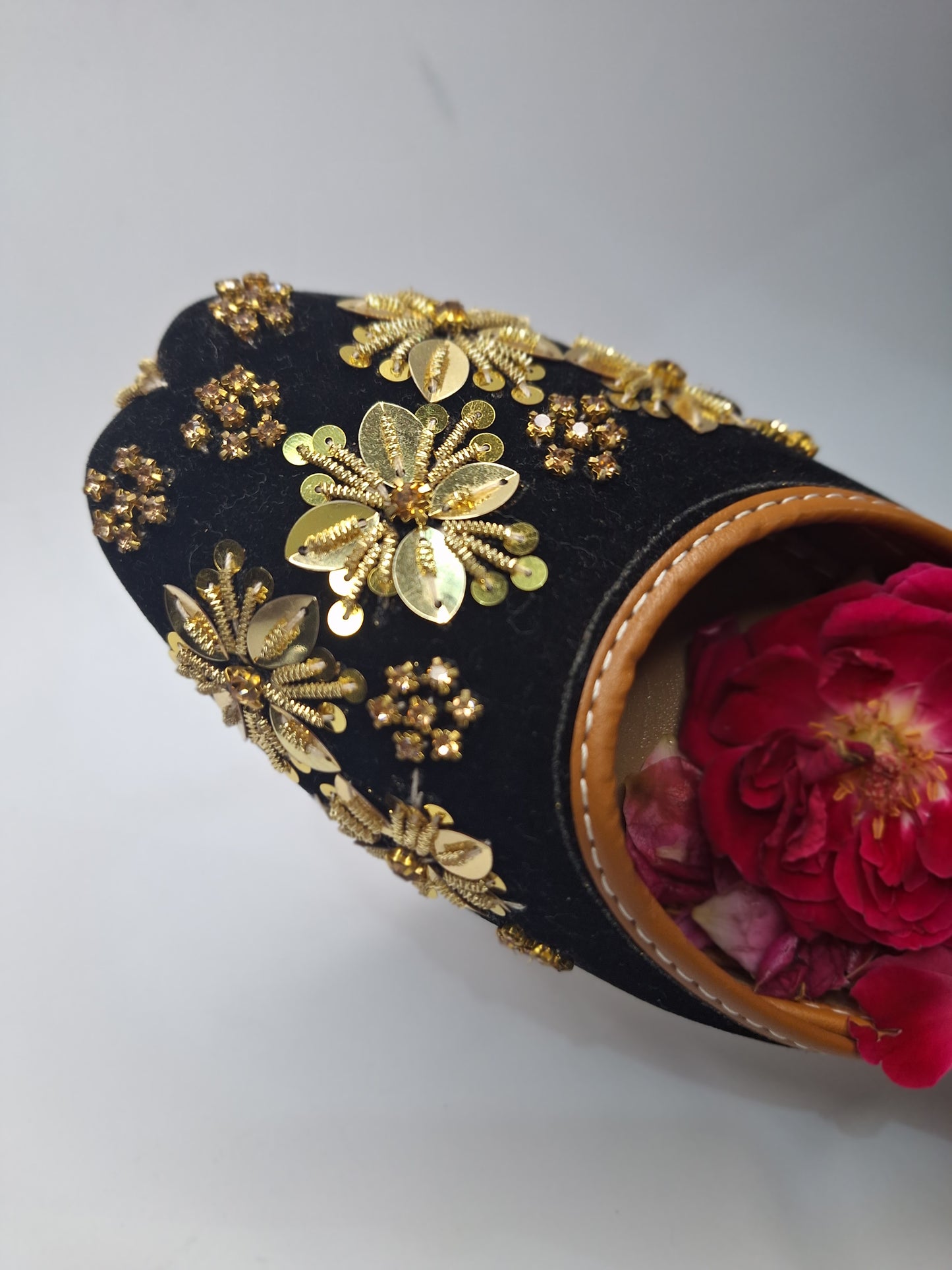 Zari-e-Noor Golden Embroidered Khussa Collection