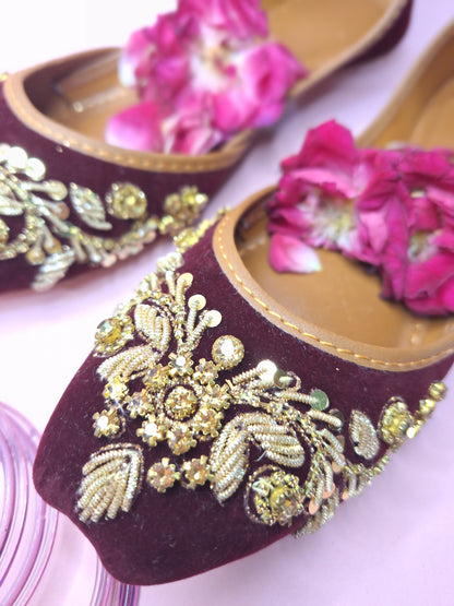 Gul-e-Rang Embroidered Heritage Khussa