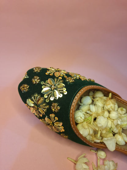 Zari-e-Noor Golden Embroidered Khussa Collection