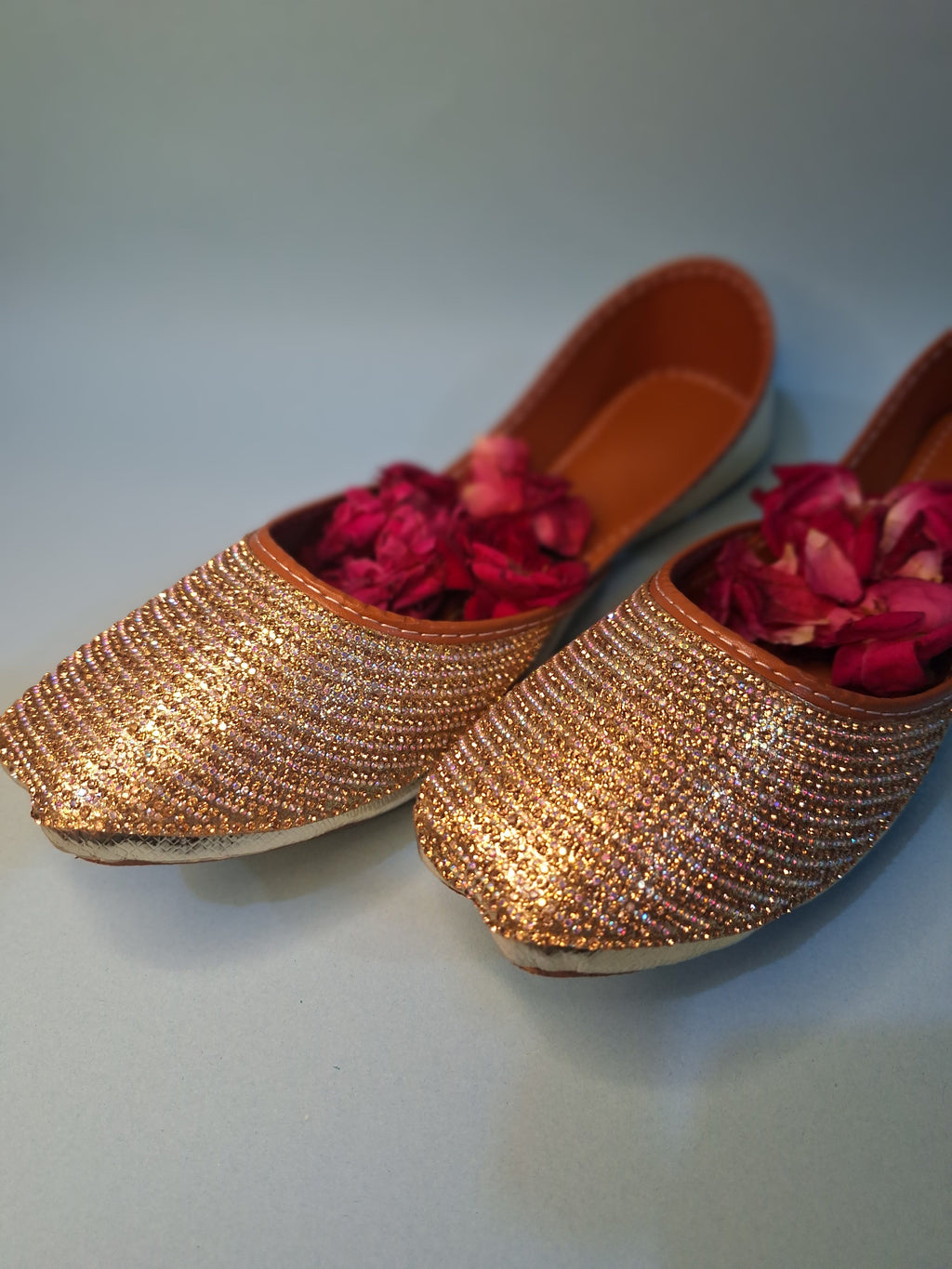 Zar-e-Falak Khussa