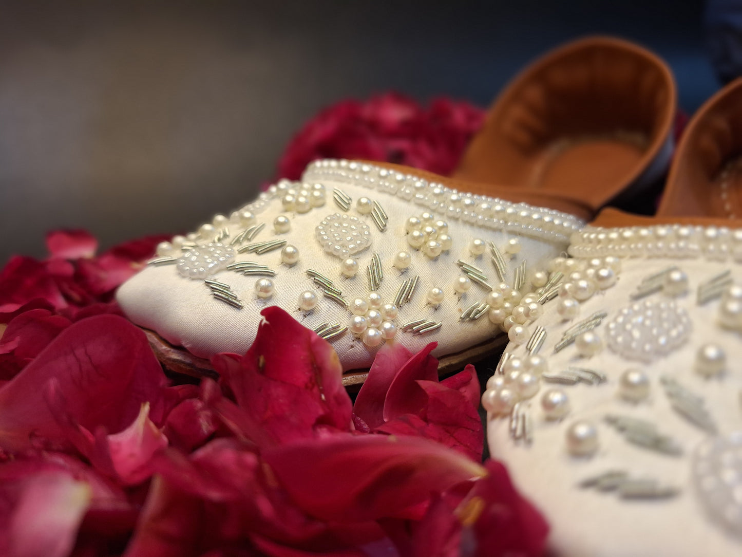 Chandni Safed Khussa