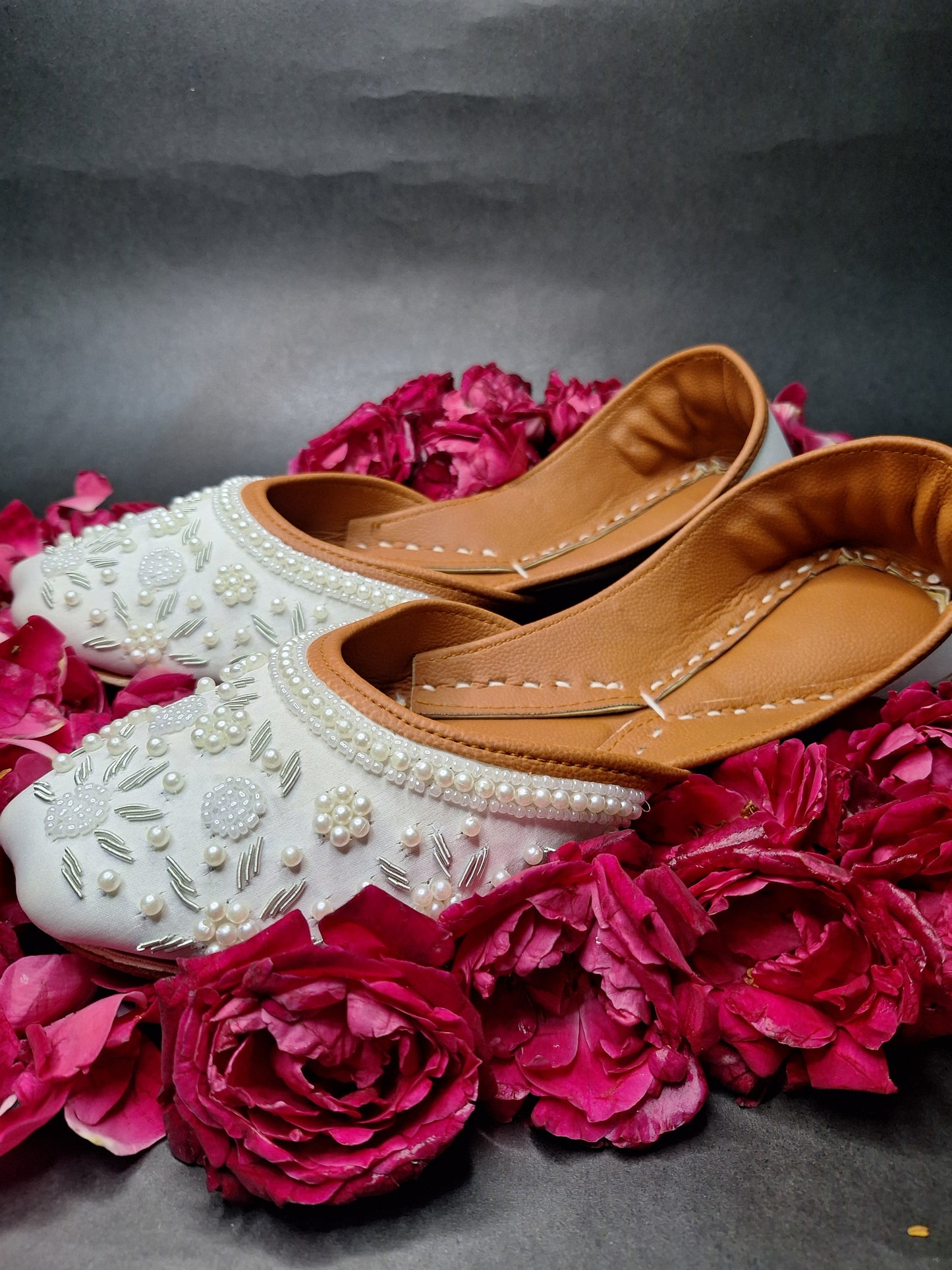 Chandni Safed Khussa