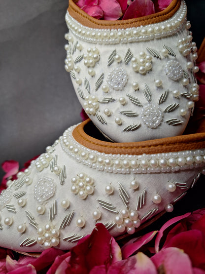 Chandni Safed Khussa