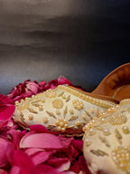 Sunehri Sham Khussa
