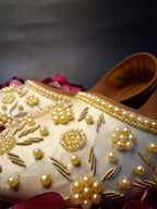 Sunehri Sham Khussa
