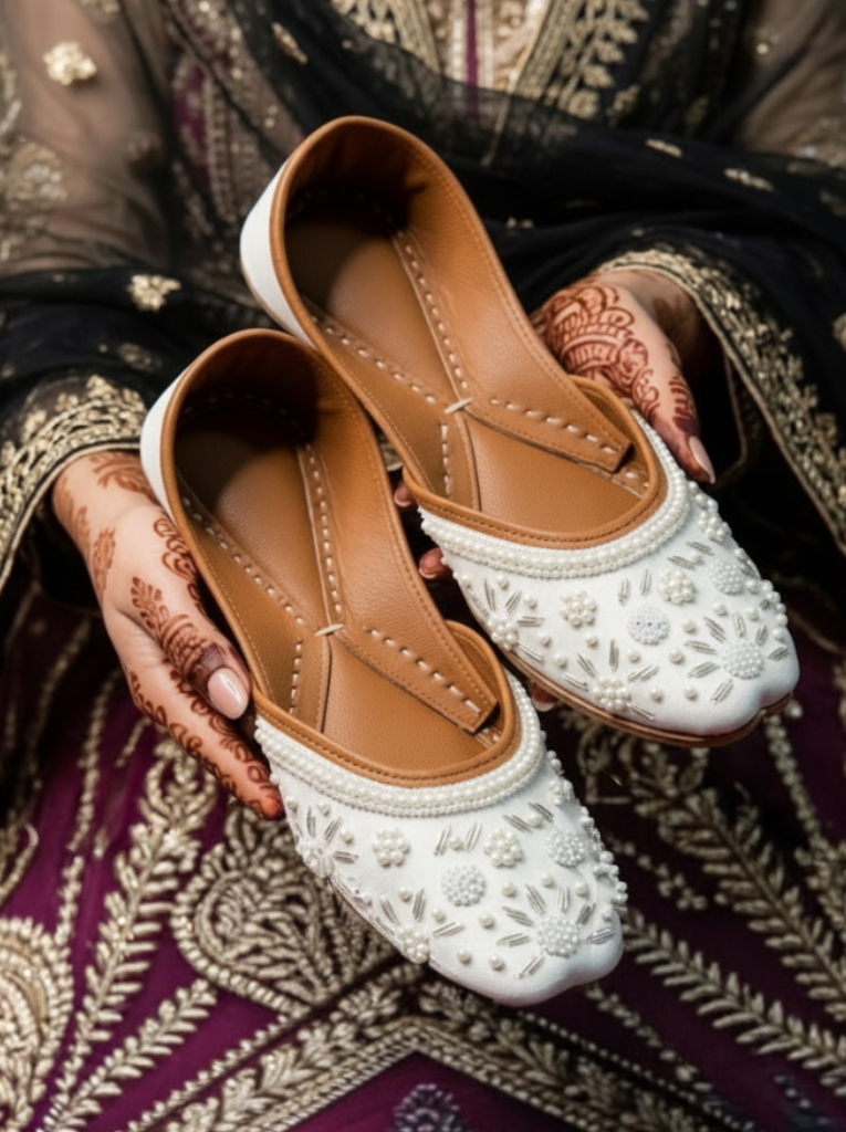 Chandni Safed Khussa