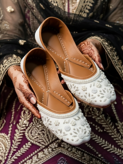 Chandni Safed Khussa